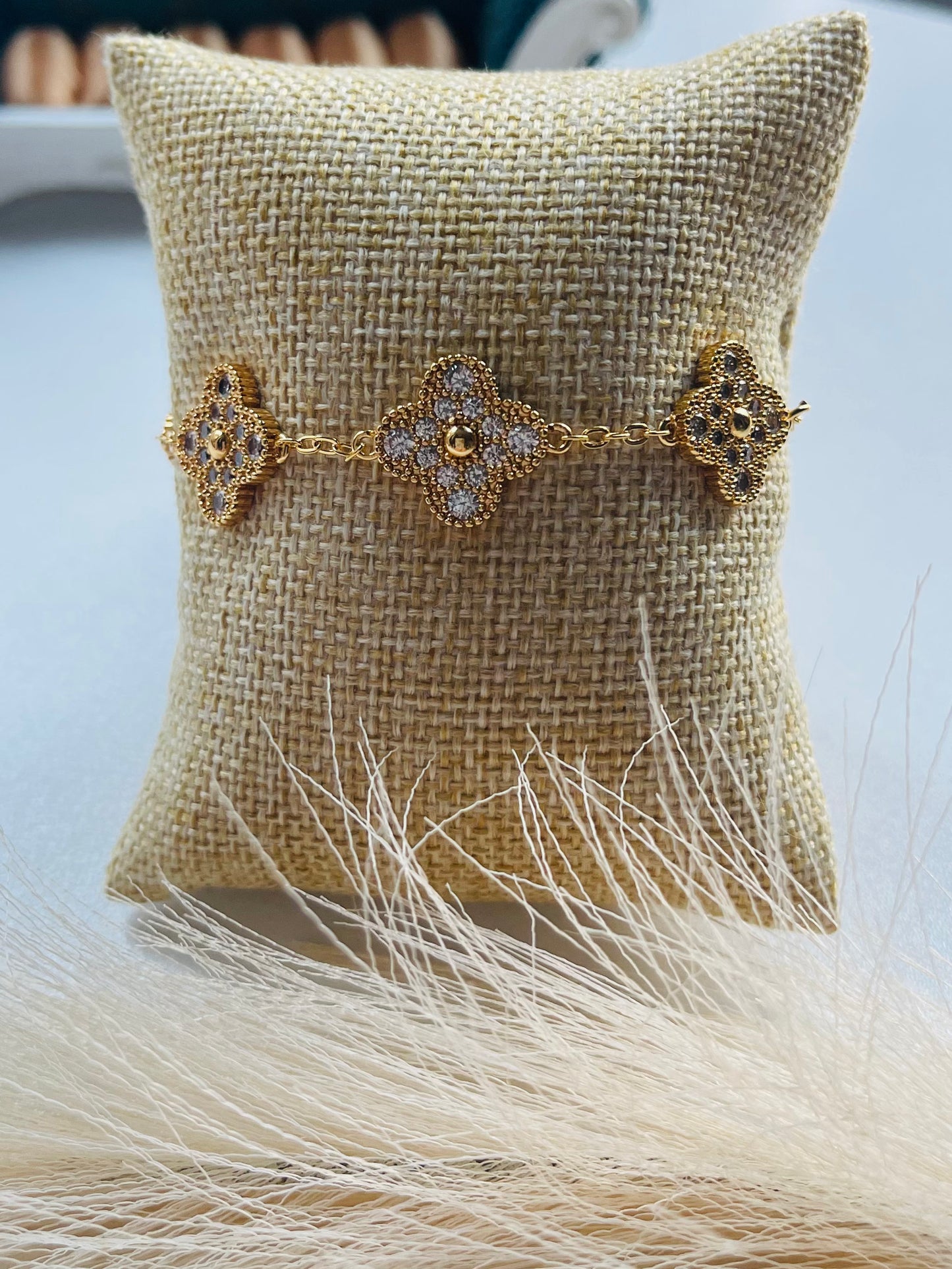 Clover with zircon bracelet