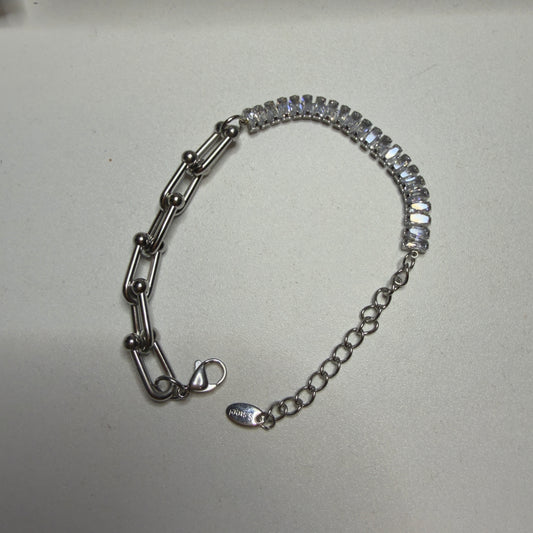 Tifa Horseshoe Bracelet